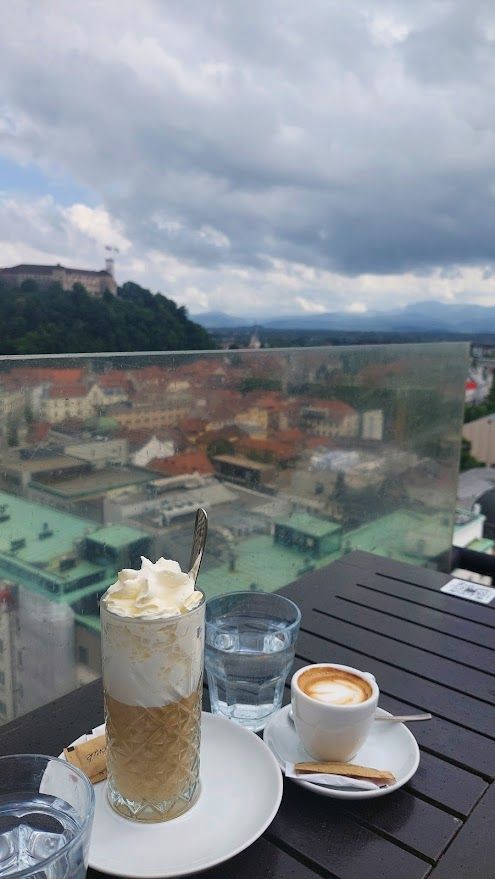 Neboticnik skyscraper