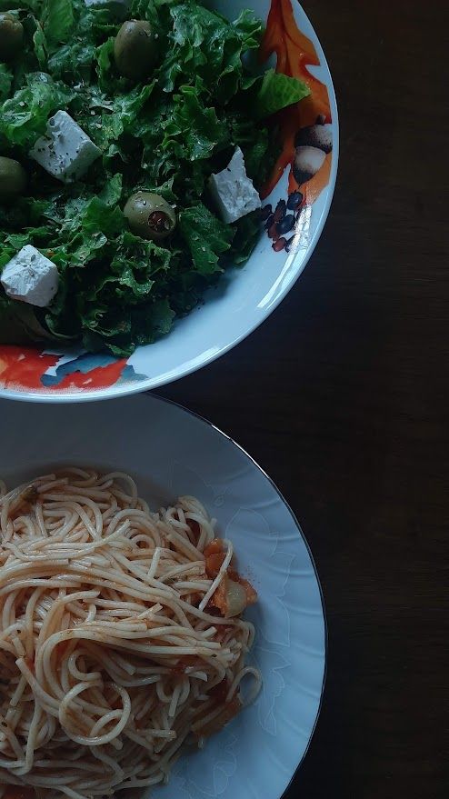 plates with spaghetti and lettuce