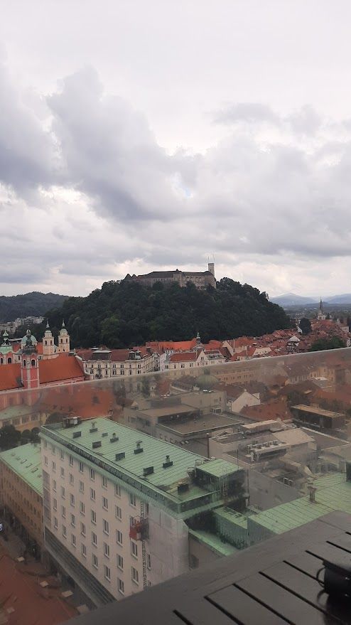 Neboticnik skyscraper